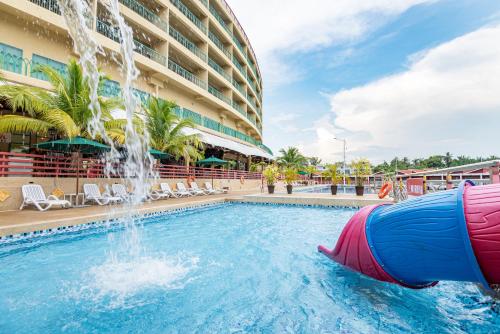 Swimming pool, Tasik Villa International Resort in Port Dickson
