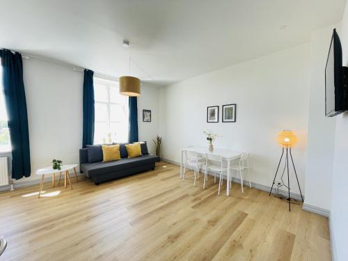 aday - Green Light Apartment Suite in the center of Hjorring