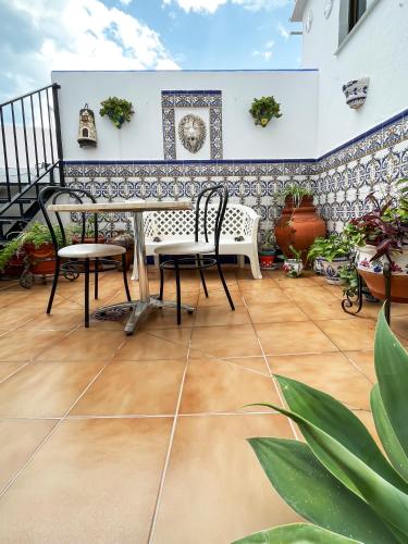 Micaela Charming Hostal - image 4