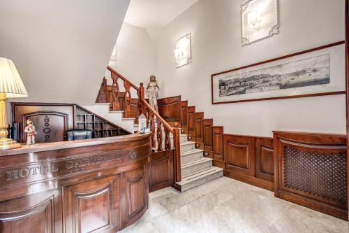 Garibaldi Suite, Naples