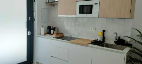 Studio Apartment image 10