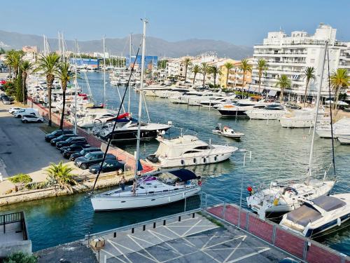 Encantador Apartamento con Vistas al Canal en Empuriabrava