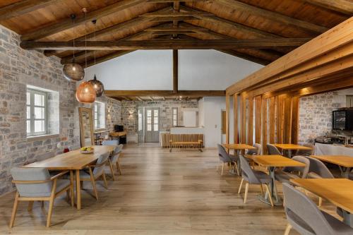 Trapela Luxury Suites - main image