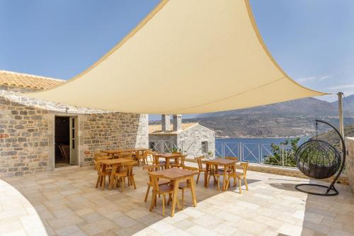 Trapela Luxury Suites - image 2