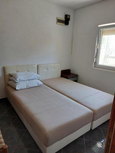 Apartmani Ksenija - image 3