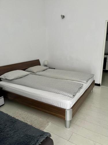 One-Bedroom Apartment image 8