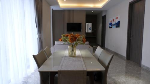 Uitzicht, Lun Hotel near Museum Negeri Propinsi Sulawesi Utara