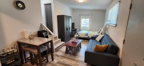 . New ! Lovely Studio w/ patio, Parking on premises