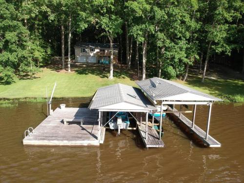 Activiteiten, Serenity - Waterfront 3 Bed, 2 Bath, Water Toys, EV Charger in South Hill