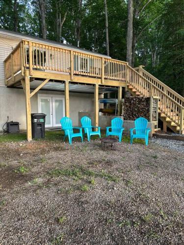 balkon/terras, Serenity - Waterfront 3 Bed, 2 Bath, Water Toys, EV Charger in South Hill