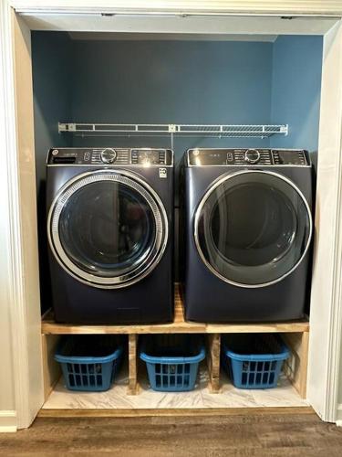 Serenity - Waterfront 3 Bed, 2 Bath, Water Toys, EV Charger in South Hill