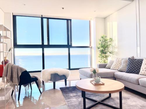 Surfers Paradise New Beachfront 2&3 BED APT