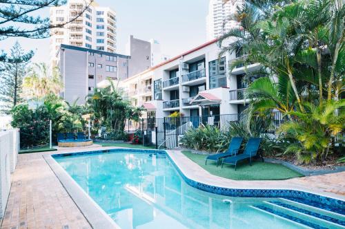 Surfers Paradise- meters from the beach!