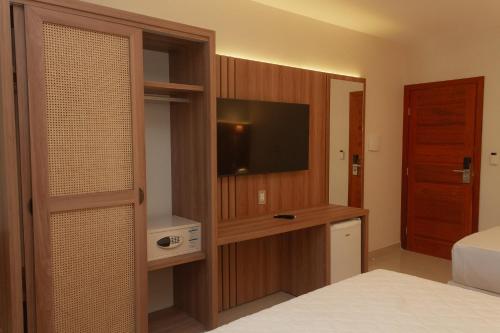 1 king bed, 1 twin bed