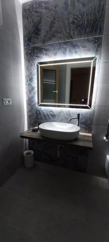 Deluxe Triple Room image 1
