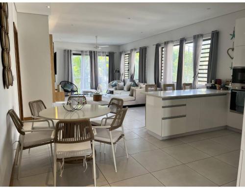 Létesítmények, Elegant 3 Bedrooms Haven near Grand-Baie Beach & Center in Pereybere