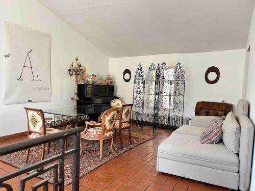 Avignon Intra-muros grand Duplex avec terrasse sur le cloître des Carmes