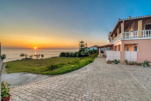 St Harry's Windmill - Seafront Apartments 2
