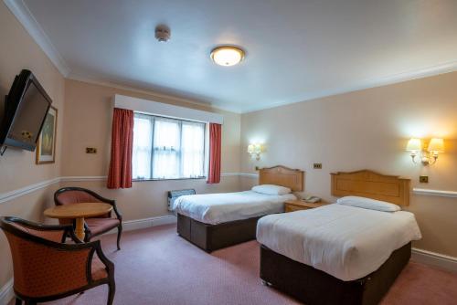 Twin Room image 4