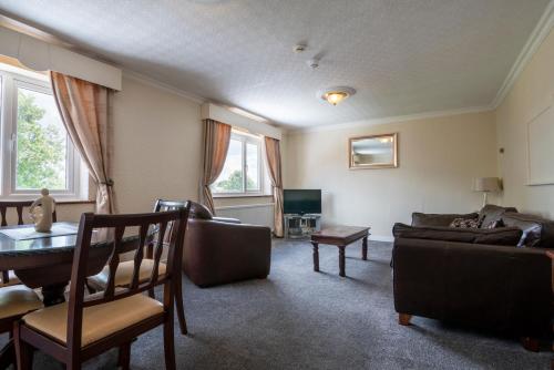Beaufort Park Hotel - main image