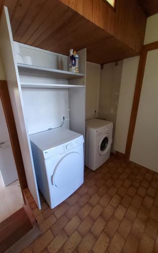 Grand appartement de 4 Chambres moderne et lumineux, entièrement meublé (Grand appartement de 4 Chambres moderne et lumineux, entierement meuble) in Andelnans