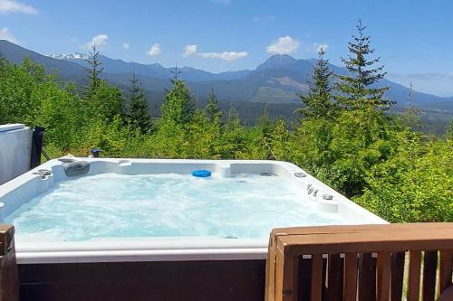 Port Angeles Blue Mountain Lodge with Bunkhouse