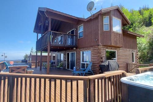 Port Angeles Blue Mountain Lodge with Bunkhouse in Port Angeles