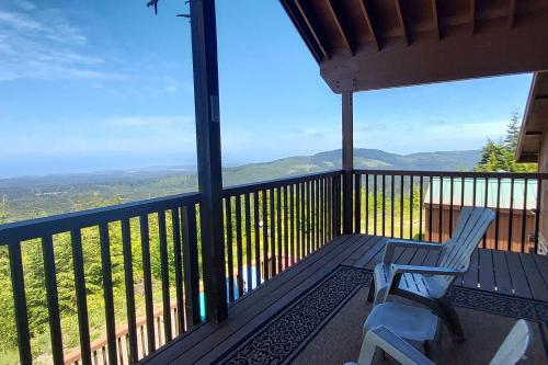 Port Angeles Blue Mountain Lodge with Bunkhouse in Port Angeles