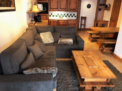 B&B Sainte-Foy-Tarentaise - Chataigne, cosy 3 bedroom apartment with great views - Bed and Breakfast Sainte-Foy-Tarentaise