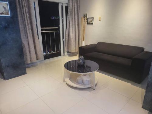 Sheryll Escapes - Kandi Posh 1BR with King bed, fibre Wi-Fi & Free housekeeping, Angeles (foto 4)