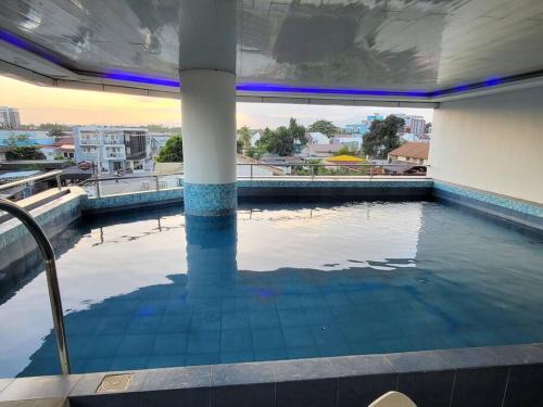 Sheryll Escapes - Kandi Posh 1BR with King bed, fibre Wi-Fi & Free housekeeping, Angeles (foto 6)