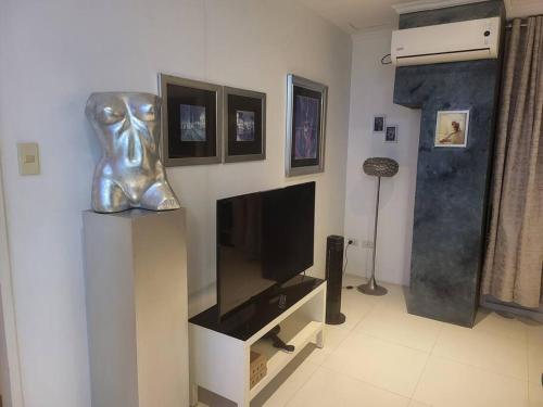 Sheryll Escapes - Kandi Posh 1BR with King bed, fibre Wi-Fi & Free housekeeping, Angeles (foto 8)