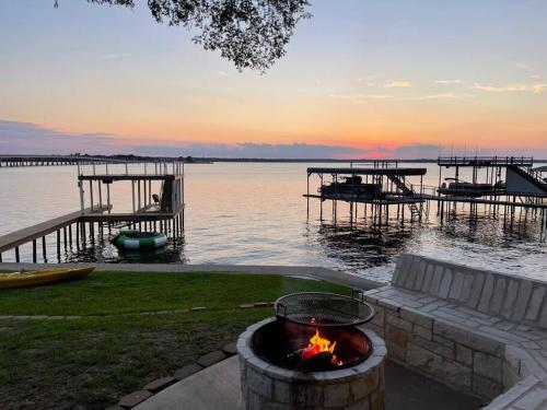 Newly renovated Loon Bay Escape in Gun Barrel City, USA