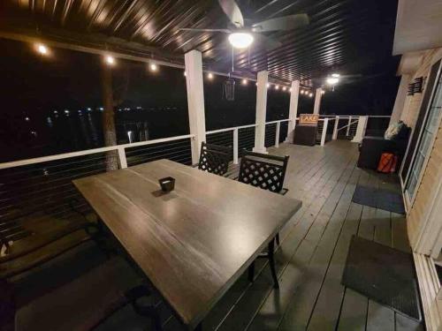Newly renovated Loon Bay Escape in Gun Barrel City, USA