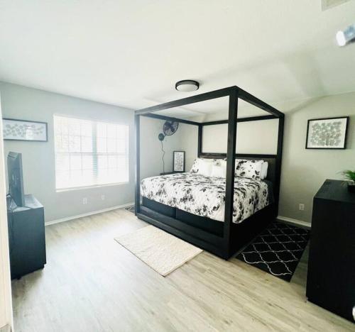 Newly renovated Loon Bay Escape in Gun Barrel City, USA