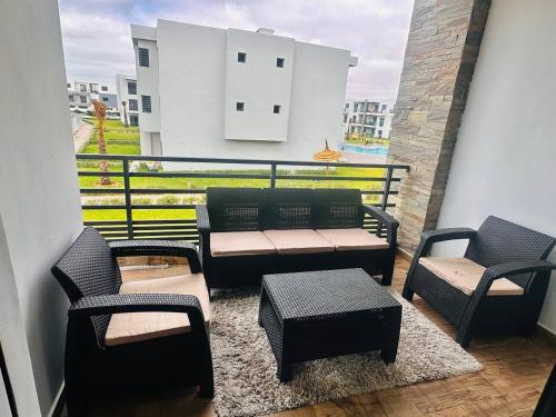 Balcony/terrace, Appartement Cozy avec piscine in Sidi Rahal