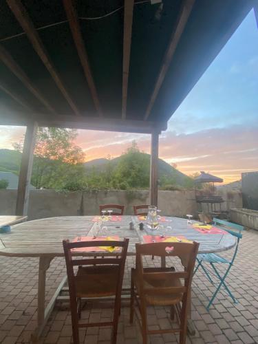 Family Room with Mountain View