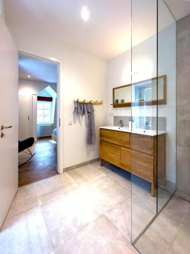 Two-Bedroom Apartment with Sea View - Dark Rose image 10
