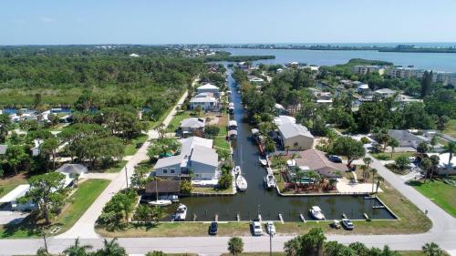 Nas proximidades, 9141 lake drive unit 102 in Grove City (FL)