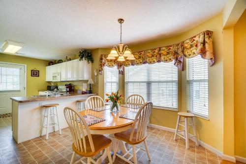 Pigeon Forge Home with Deck and Hot Tub Near Town! in Pigeon Forge (TN)