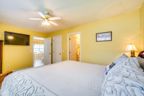 Pigeon Forge Home with Deck and Hot Tub Near Town! in Pigeon Forge (TN)