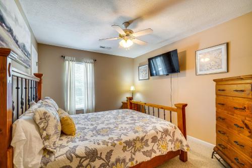 Pigeon Forge Home with Deck and Hot Tub Near Town! in Pigeon Forge (TN)