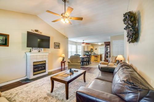 Pigeon Forge Home w/ Screened Porch, 3 Mi to Town!, Pigeon Forge