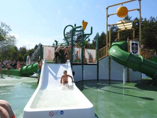 Akvaparks, Agroturystyka na Jurze Apartamenty z widokiem na Zamek Jacuzzi Sauna Beczka Wypozyczalnia Rowerow El in Podzamcze
