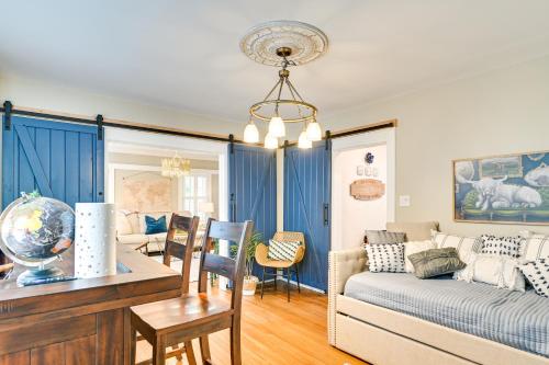 Family-Friendly Glens Falls Home with Sun Porch in Glens Falls, USA
