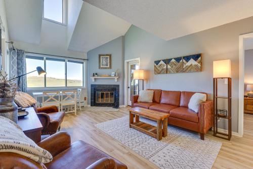 Ski-In and Out Granby Condo with Mtn Views, Balcony