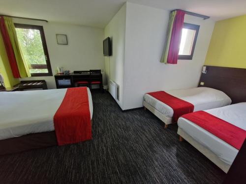 1 king bed, 2 twin beds