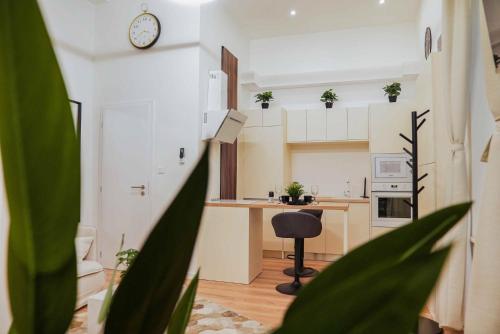 Modern Greenlight Gallery by NW - image 12