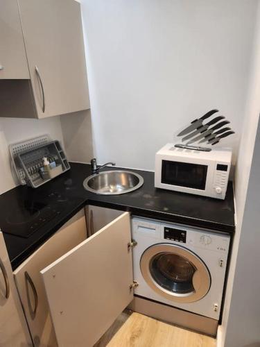 Southwark & City Apt 3B, London (photo 6)