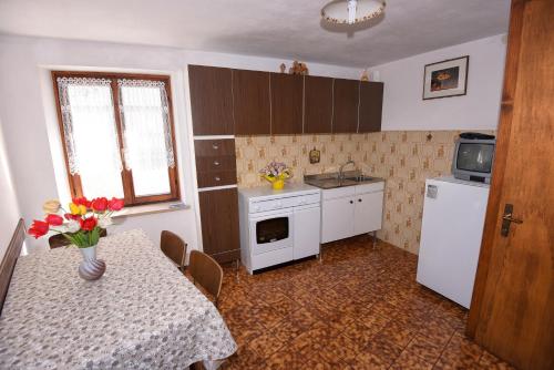 2 bedrooms, 4 beds